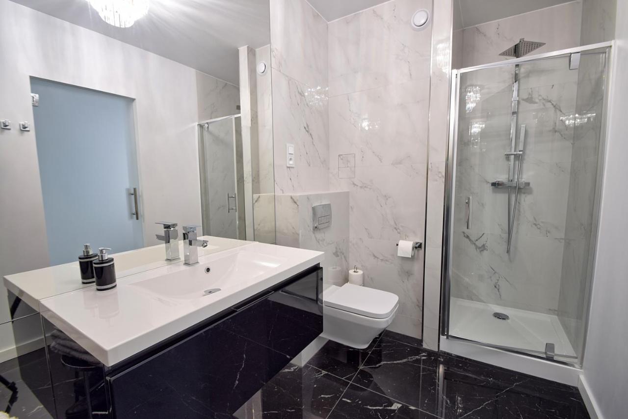 Crystal Apartament 80M Od Plazy, Przy Latarni Morskiej Kolobrzeg Exterior photo